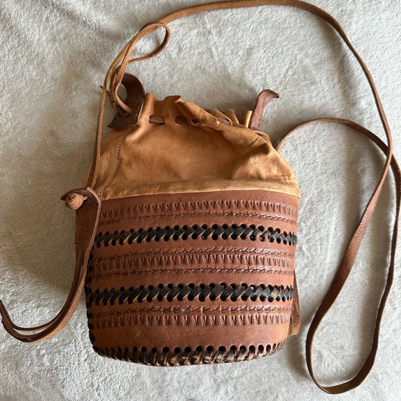 Vintage handmade leather bucket bag - Picture 3 of 5